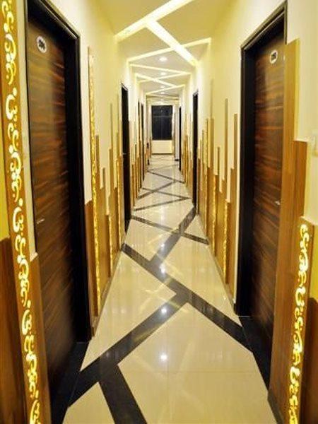Townhouse 1182 Hotel Tirupati Galaxy Канпур Экстерьер фото
