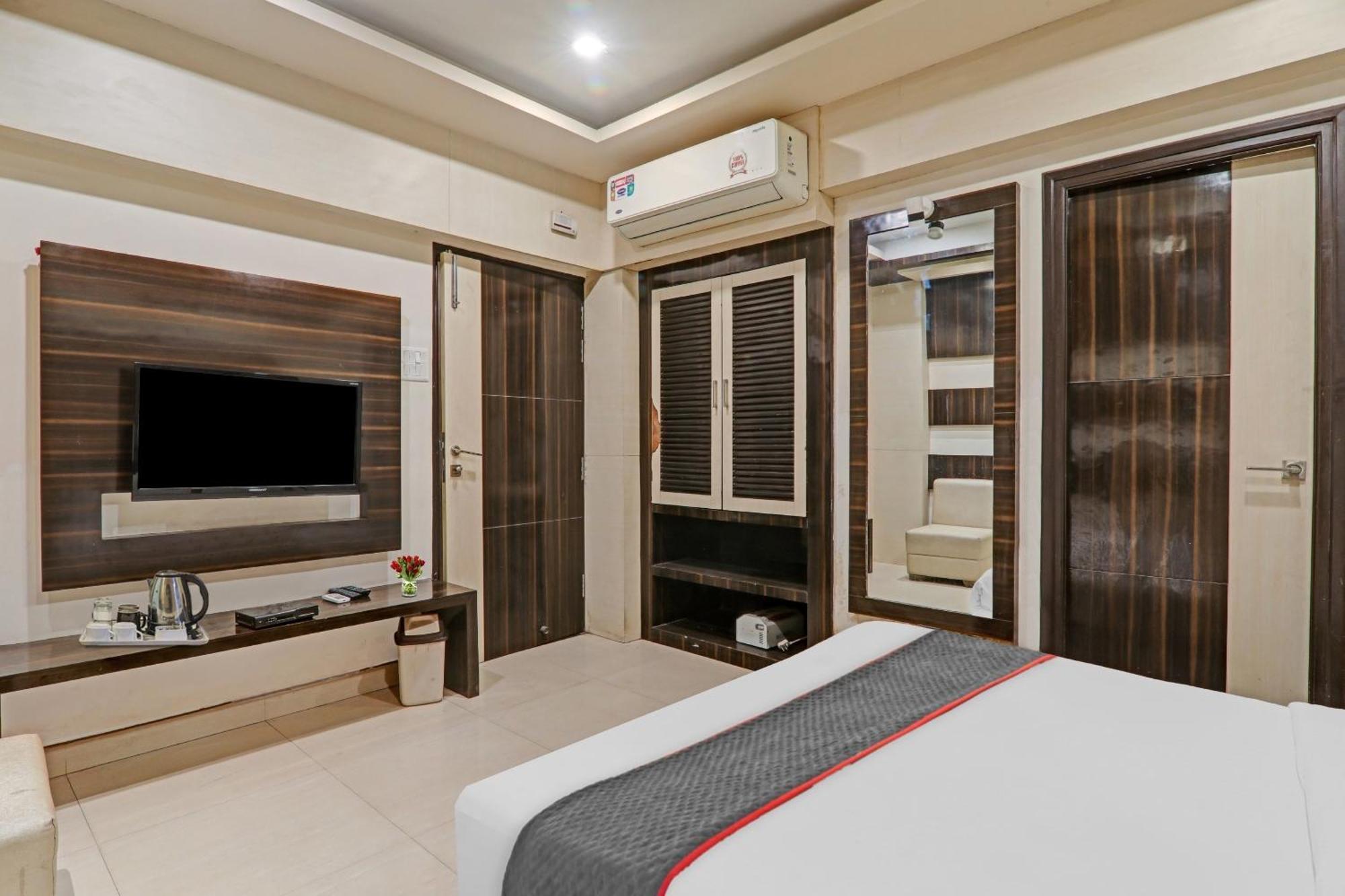 Townhouse 1182 Hotel Tirupati Galaxy Канпур Экстерьер фото