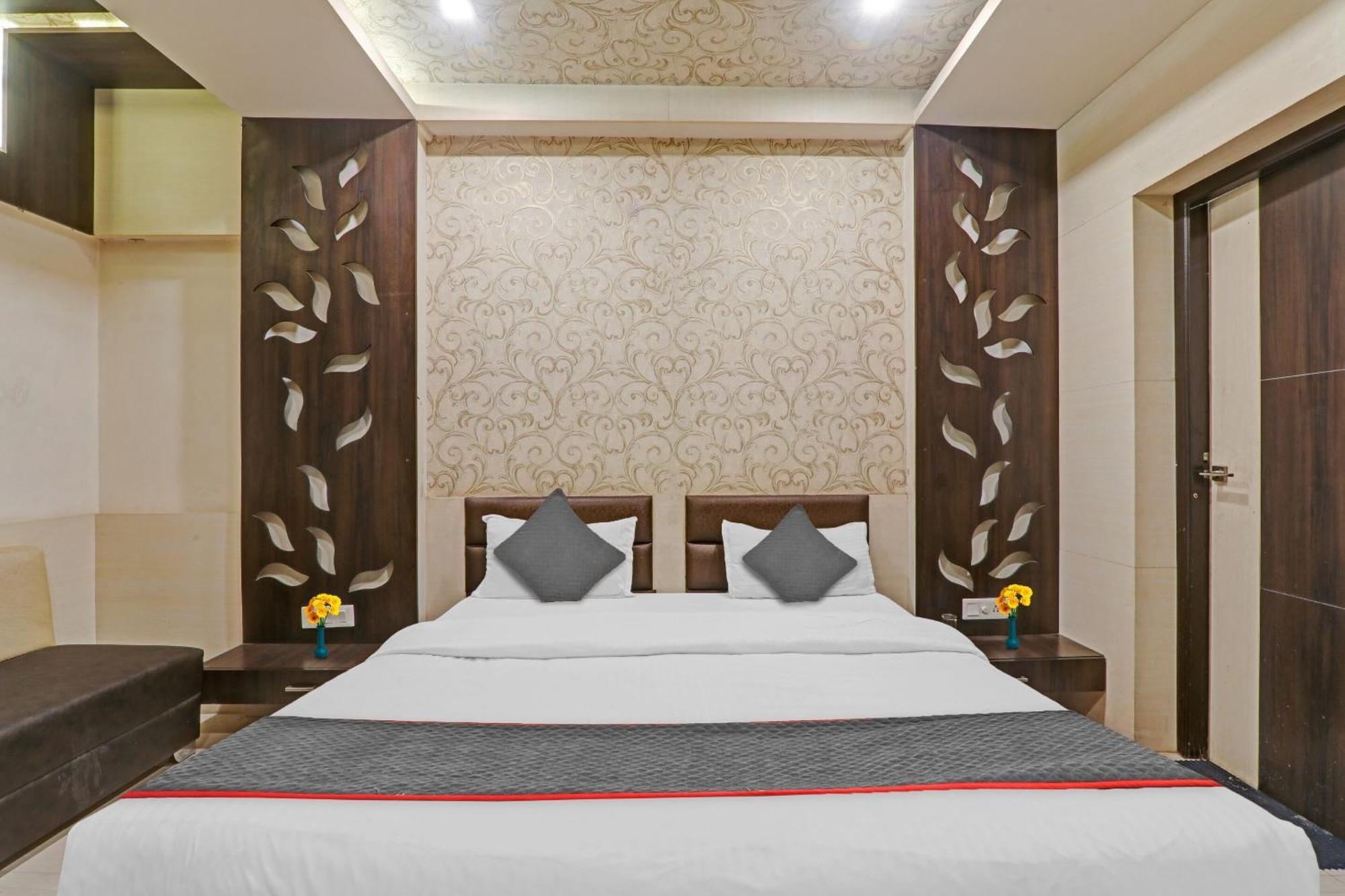 Townhouse 1182 Hotel Tirupati Galaxy Канпур Экстерьер фото